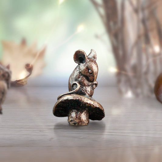 Butler & Peach Miniature Bronze Mouse on Toadstool
