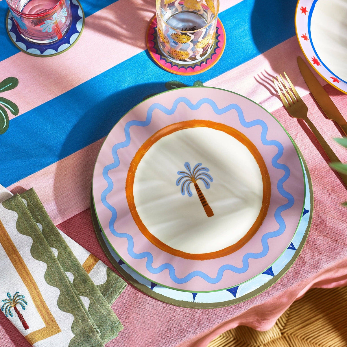 Eleanor Bowmer Electric Coast Palm Tree Dinner Plate - Single